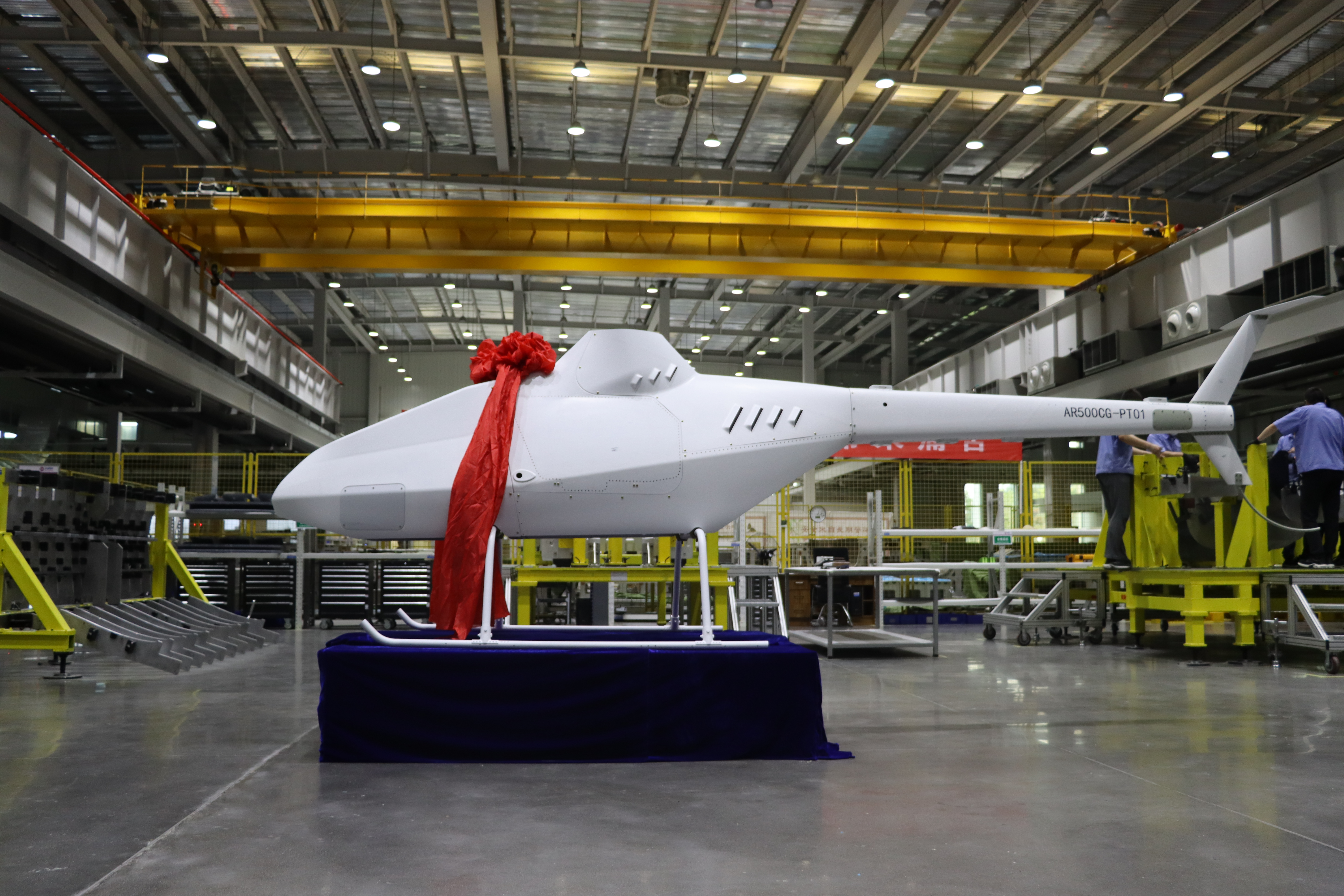 16交付AR500無人機(jī)，機(jī)身采用大量碳纖維復(fù)合材料，具有質(zhì)量輕、零件集合度高等優(yōu)勢(shì).jpg